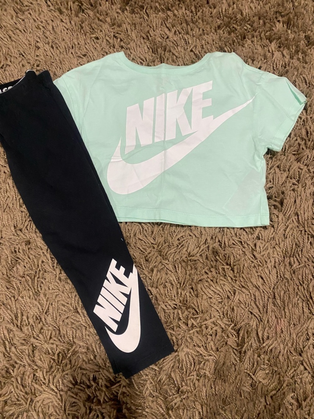 Nike Mint Green Crop Tee & Black Logo Leggings